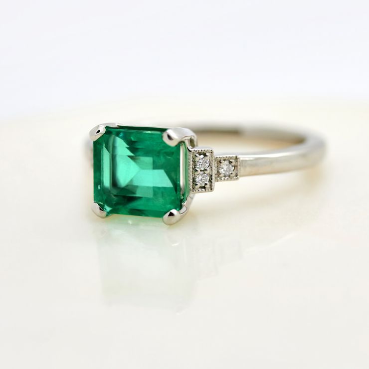 Centre emerald