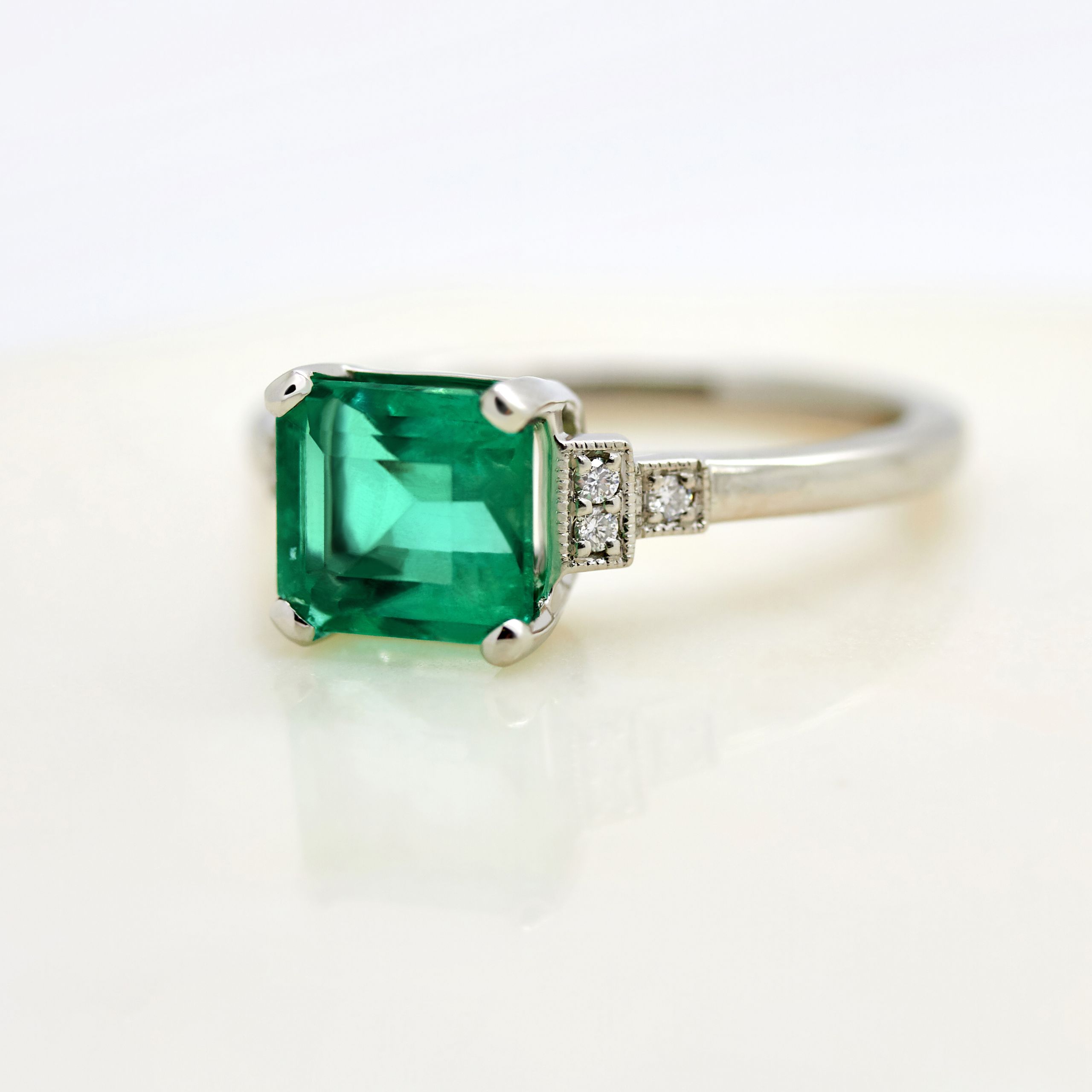 Centre emerald
