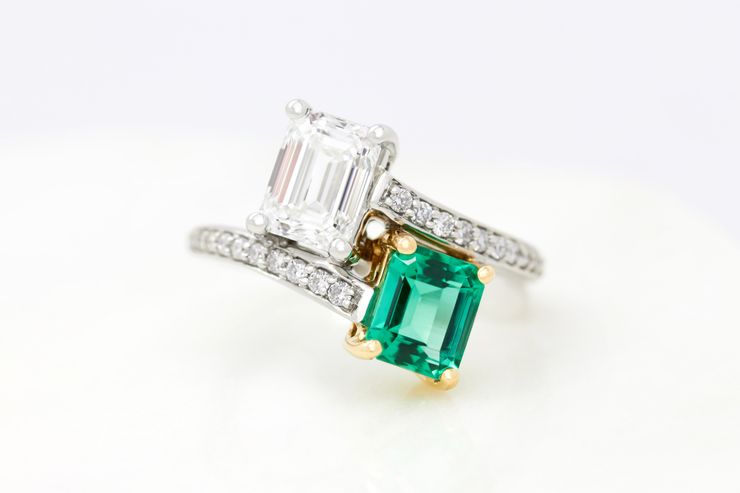 Emerald and diamond moi et toi ring