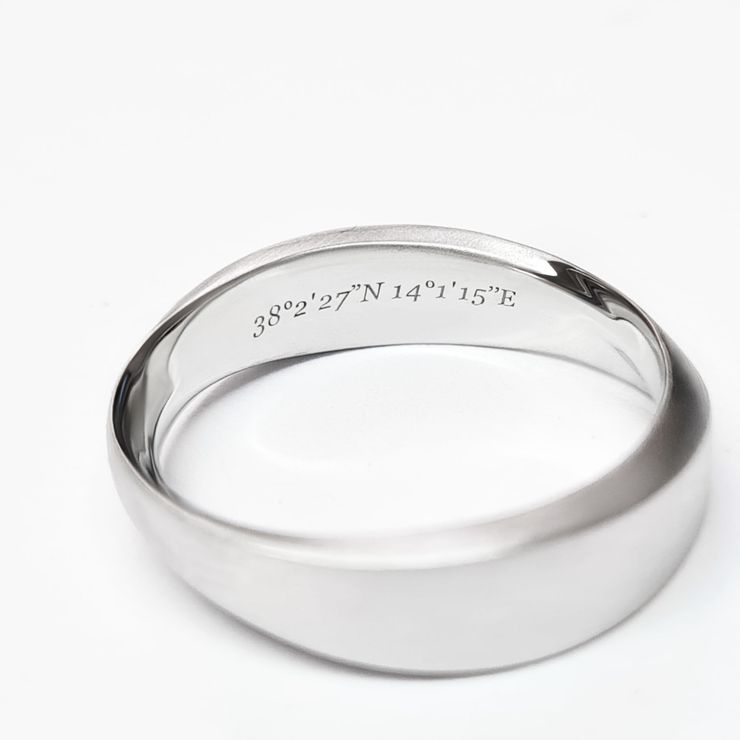 Engraving inscription wedding ring