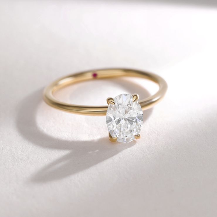 Yellow gold oval diamond demure