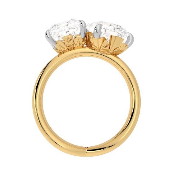 Emily Ratajowski toi et moi engagement ring basket collet view
