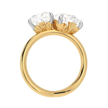 Emily Ratajowski toi et moi engagement ring basket collet view
