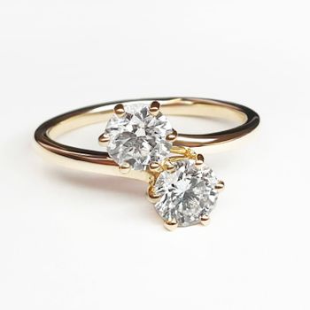 Round diamond moi et toi engagement ring