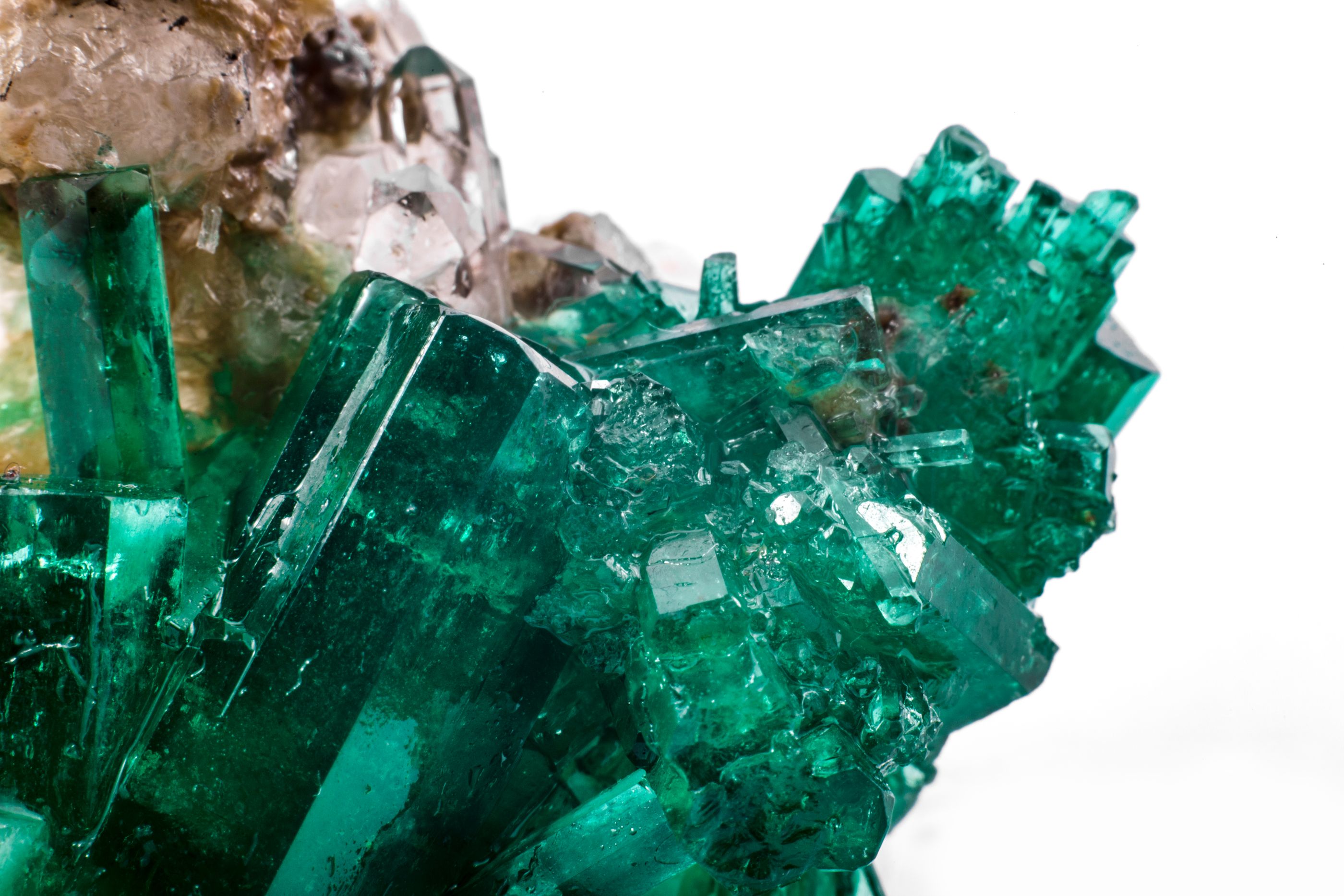 emeraldcrystalsnaturalgemstoneforjewetrystonehightquality