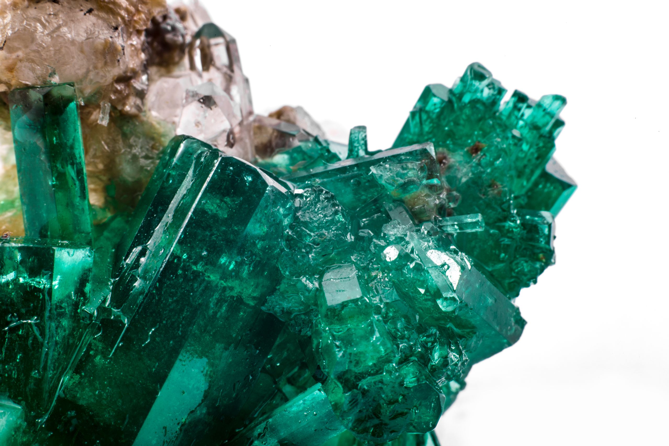 emeraldcrystalsnaturalgemstoneforjewetrystonehightquality