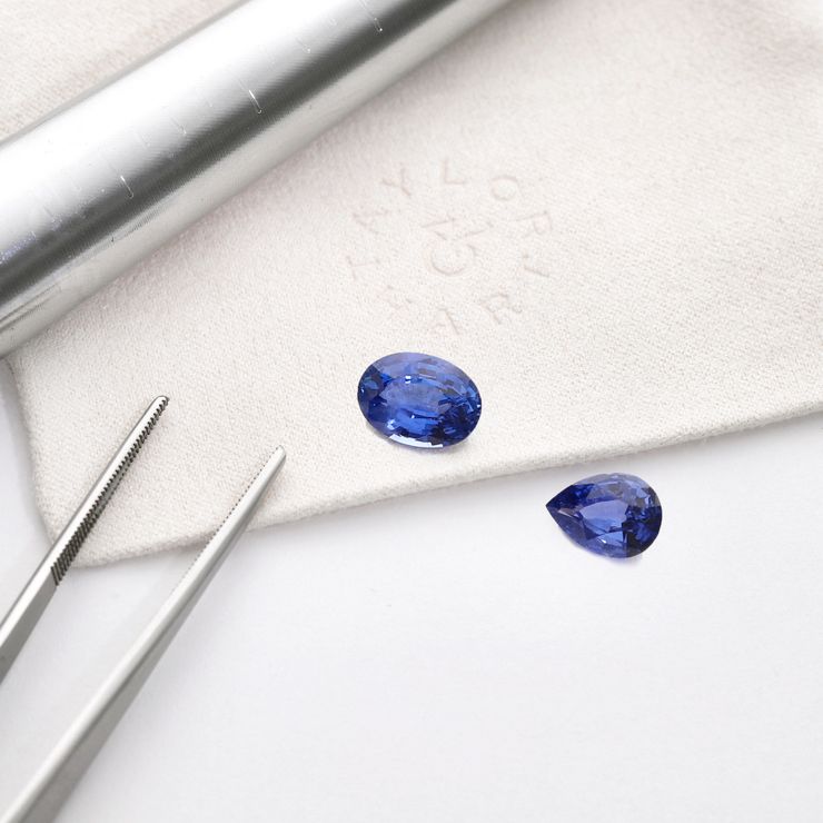 Loose blue sapphire tweezers ring mandrel