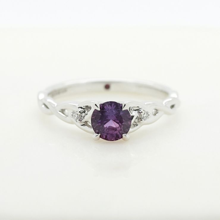 Dark purple round sapphire engagement ring set with platinum 