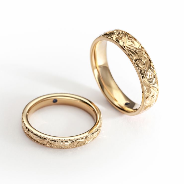 Engraved organic nature inspired yellow gold wedding ring set