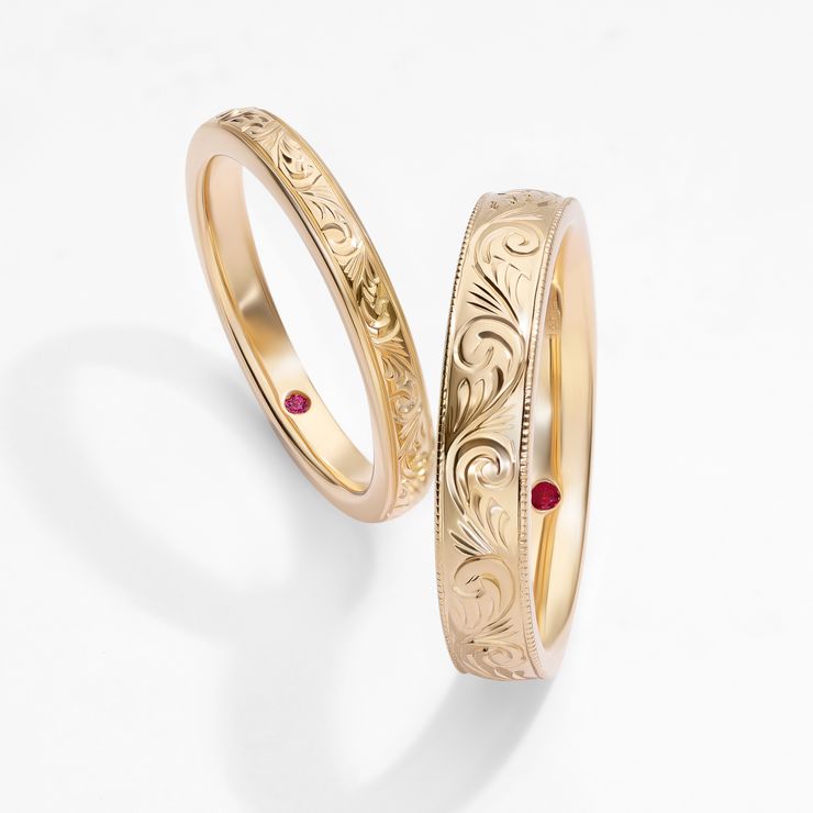 Engraved yellow gold matching wedding rings