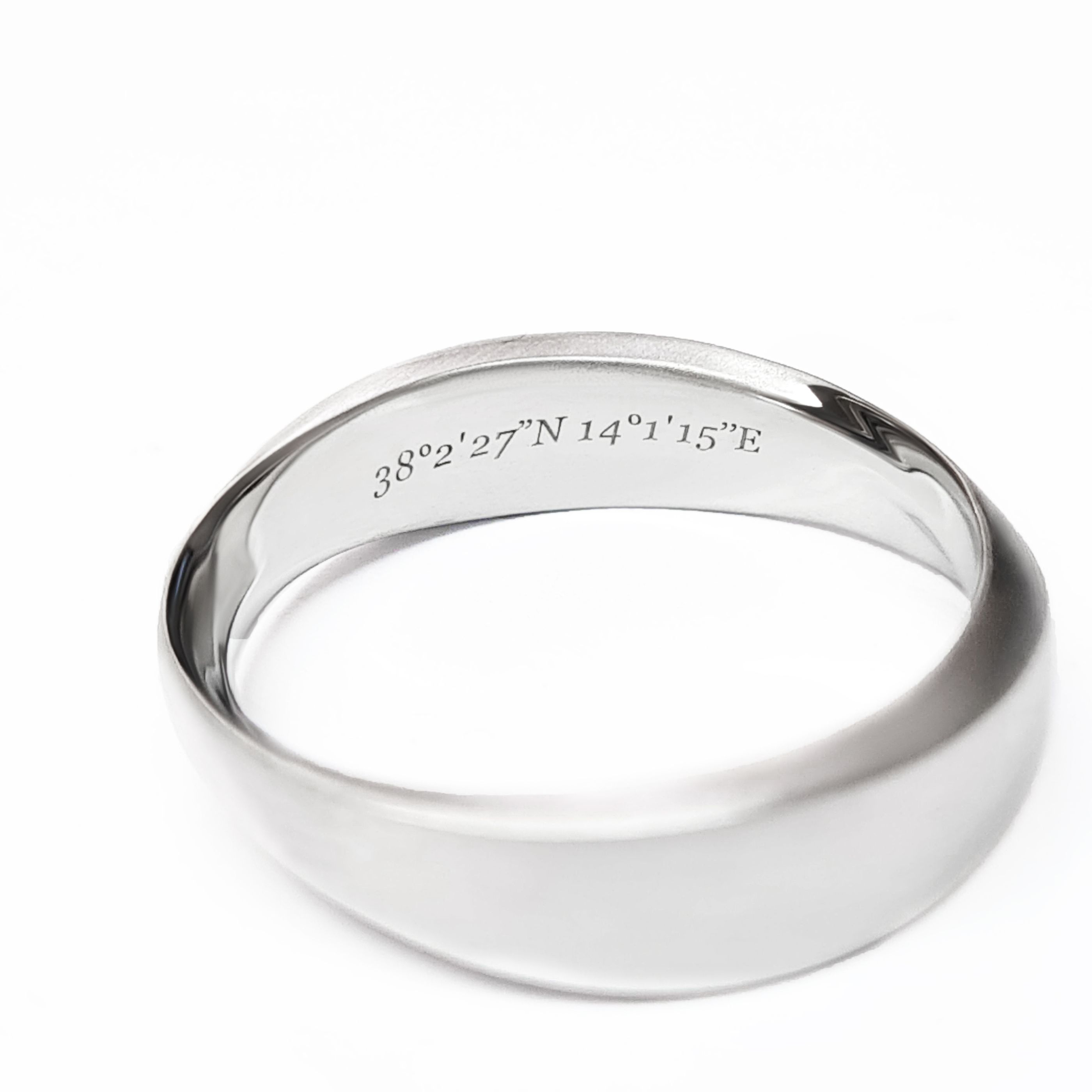 Engraving inscription wedding ring