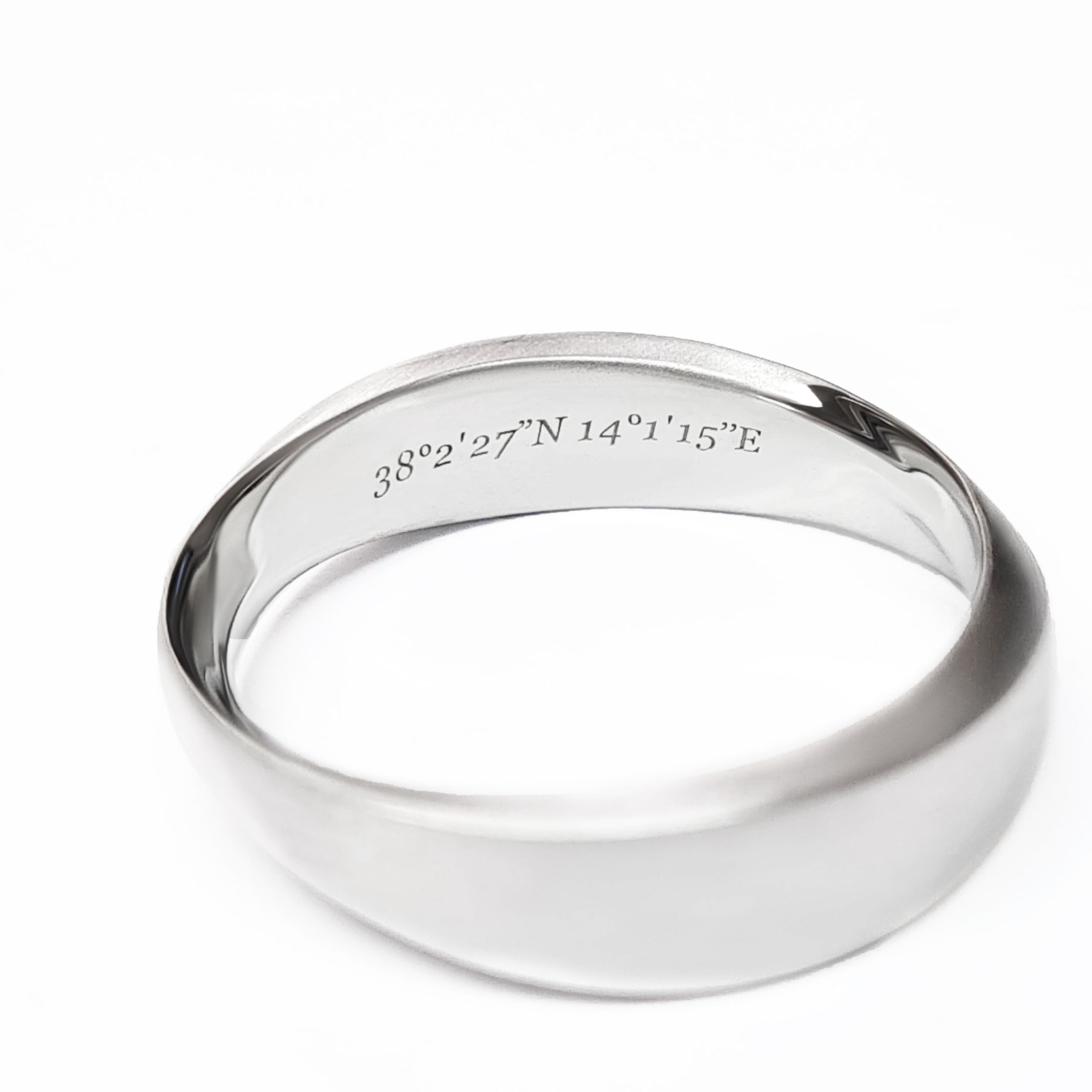 Engraving inscription wedding ring