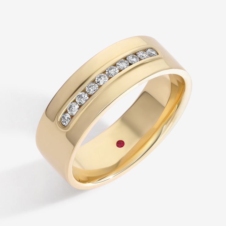 Unisex flat edge yellow gold engagement ring with round diamonds