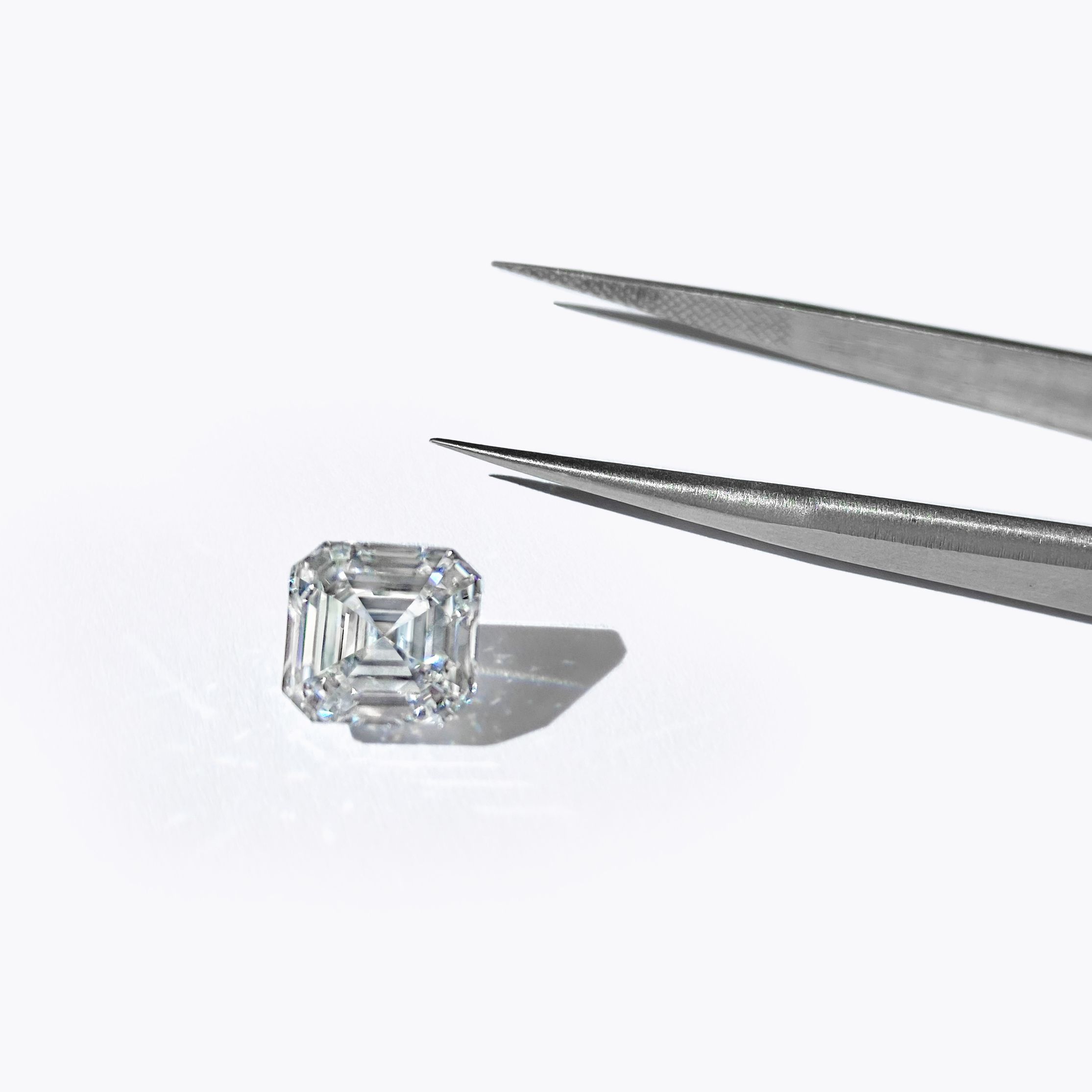 Loose asscher diamond tweezers