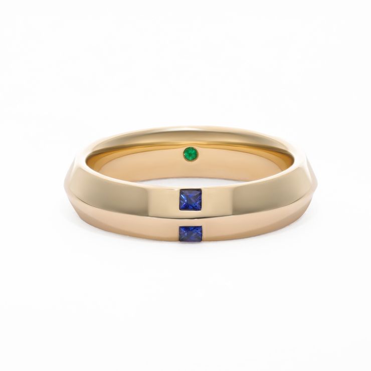 Yellow gold wedding ring blue princess shaped sapphires copy