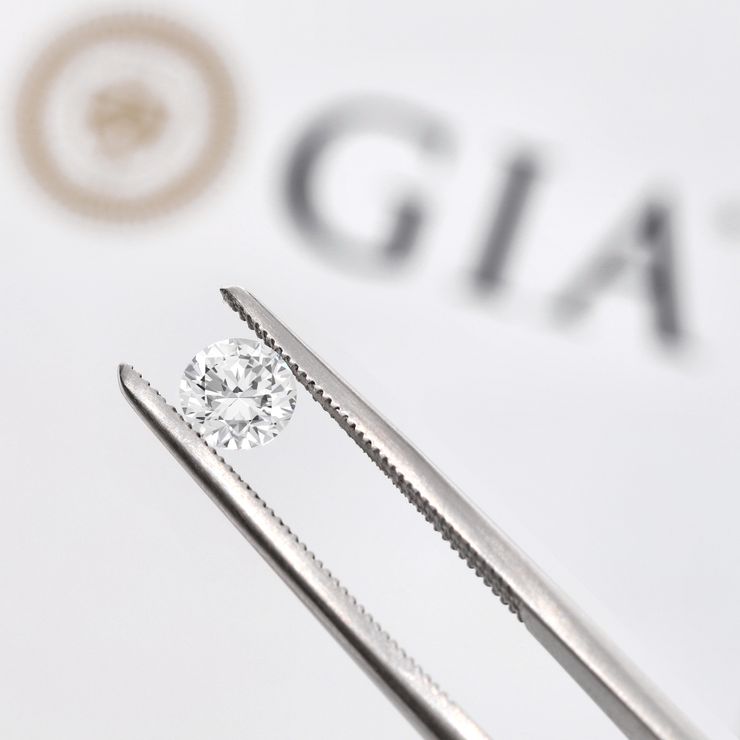 GIA natural round diamond certification