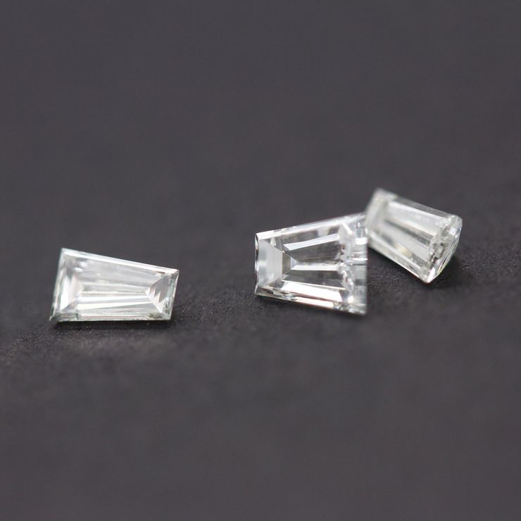 Tapered baguette diamonds square