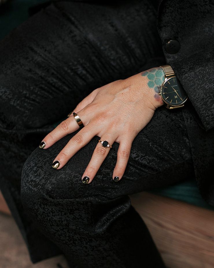 Bold black diamond