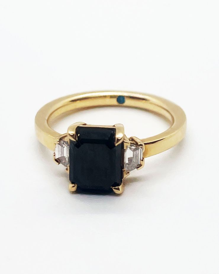 Bold black diamond