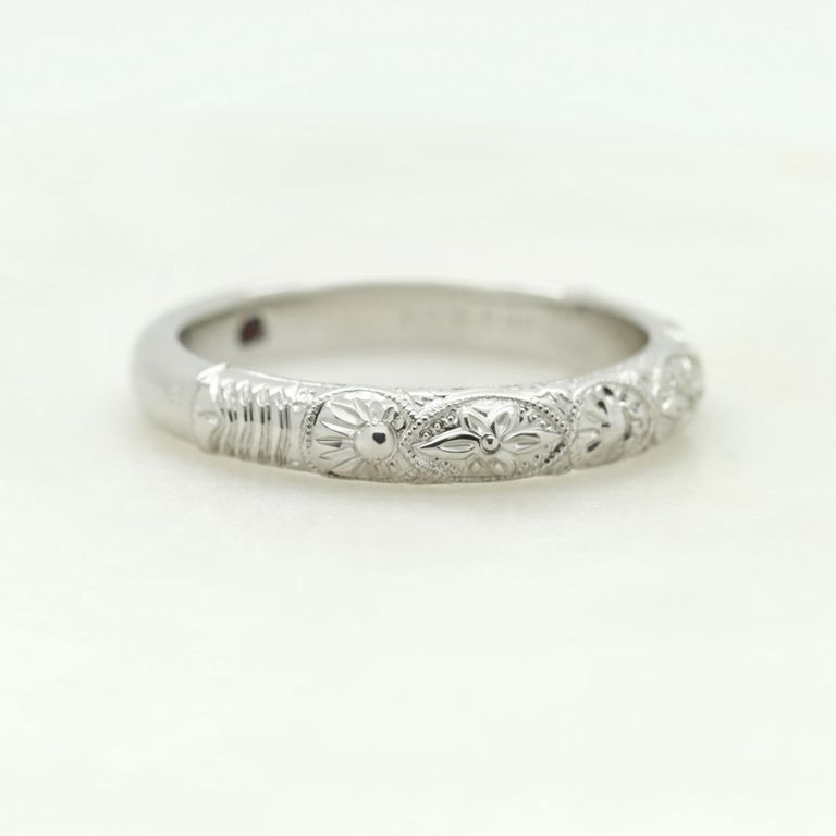 Engraved milgrain vintage floral wedding band
