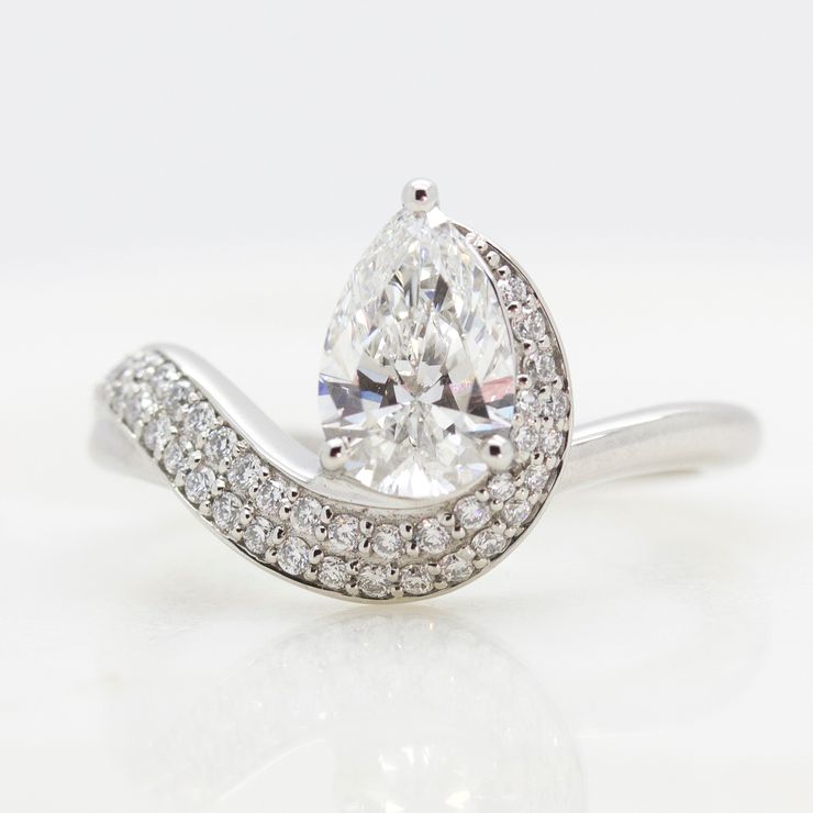 Pear centre diamond with pavé diamond wave