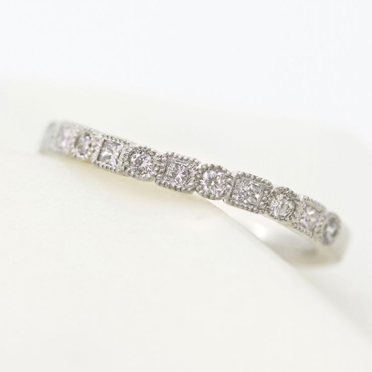 Art deco inspired wedding band with square and round diamonds