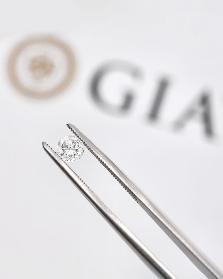 GIA natural round diamond certification