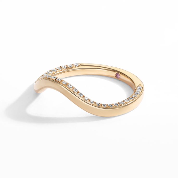 Curved wr yellow gold wedding ring