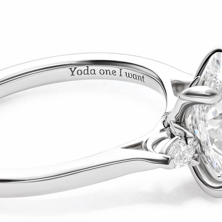 Customised inscriptions ring engraving
