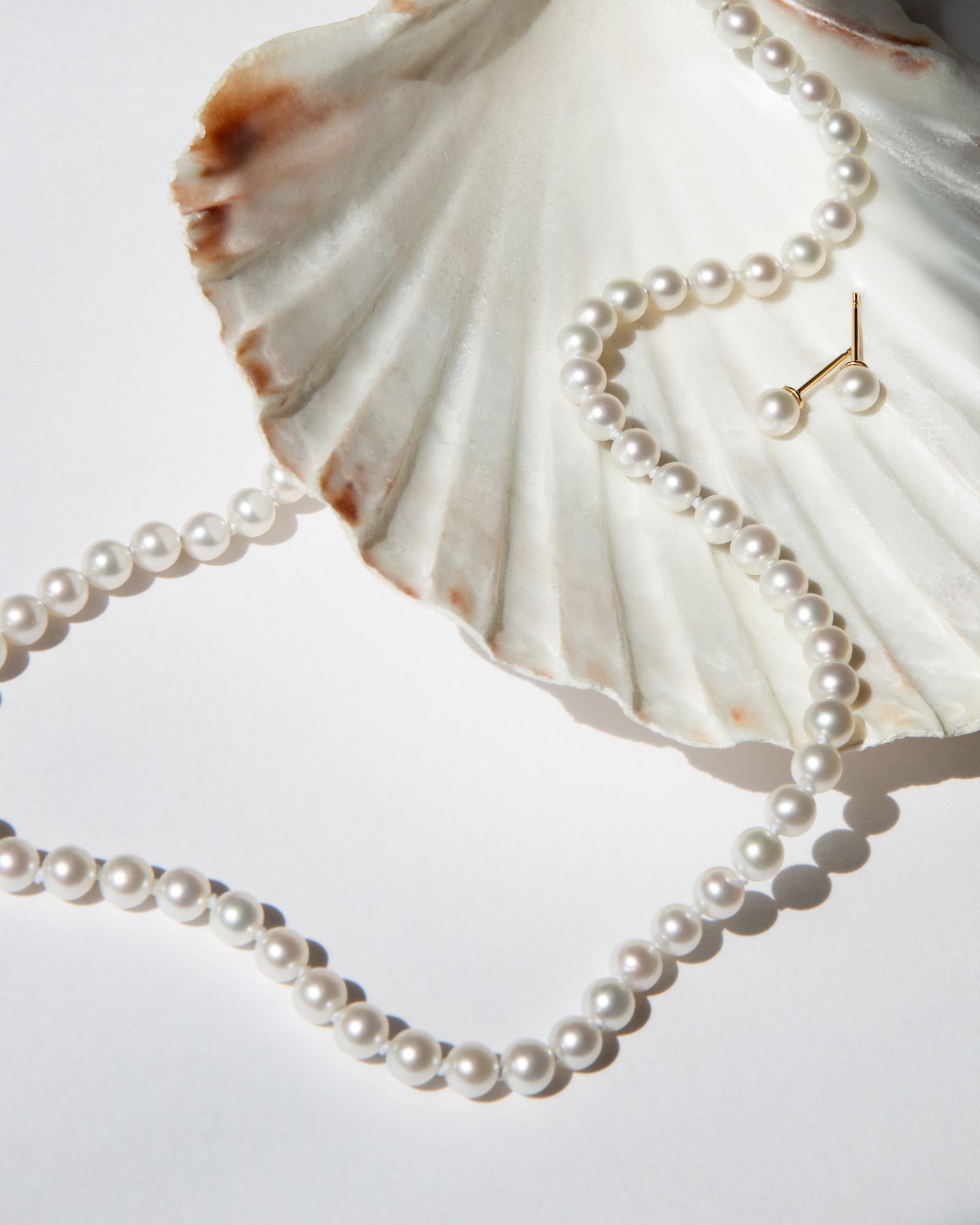 Pearls on shell