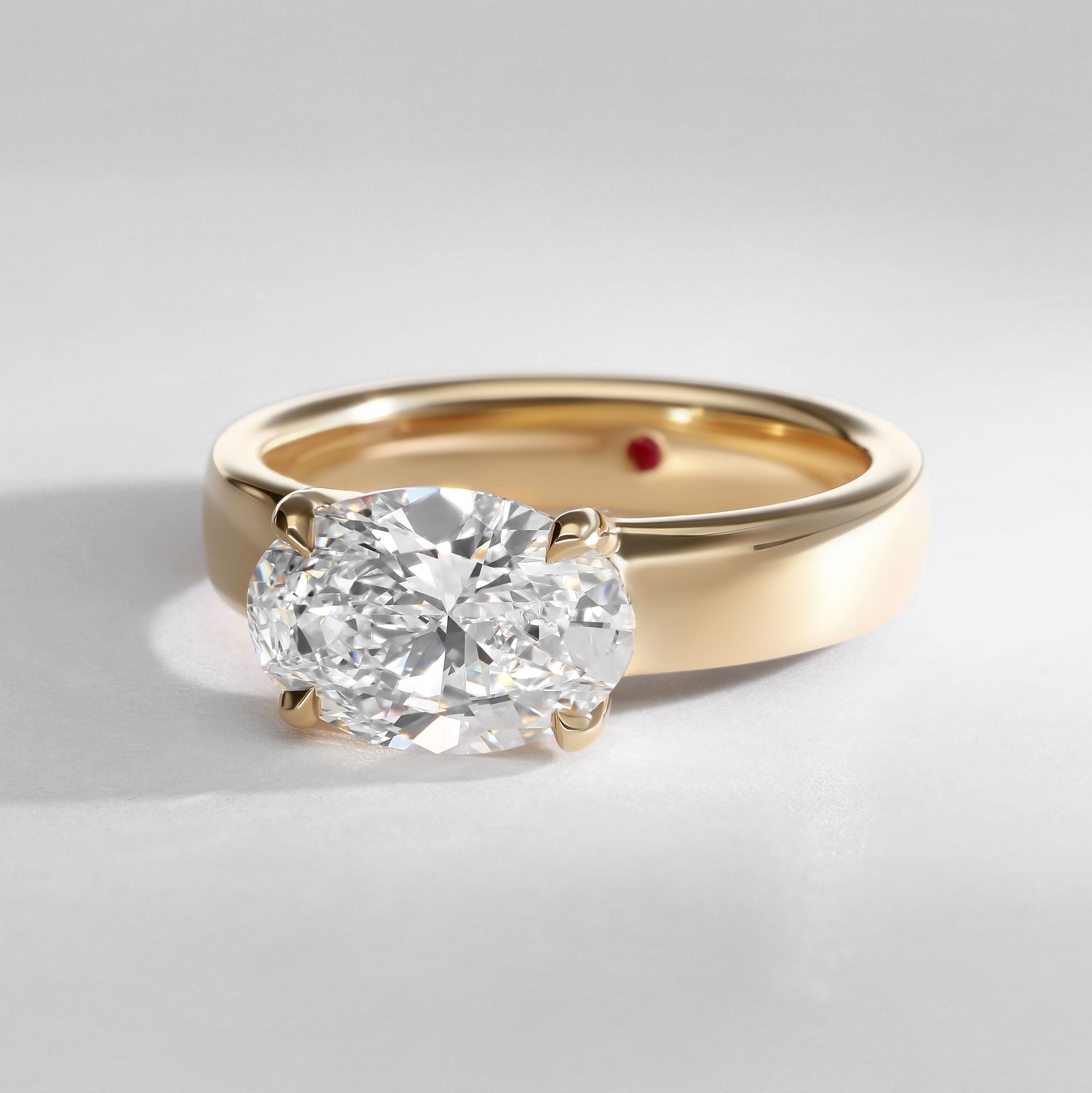 Chunky yellow gold engagement ring inspired Miley Dua Lipa