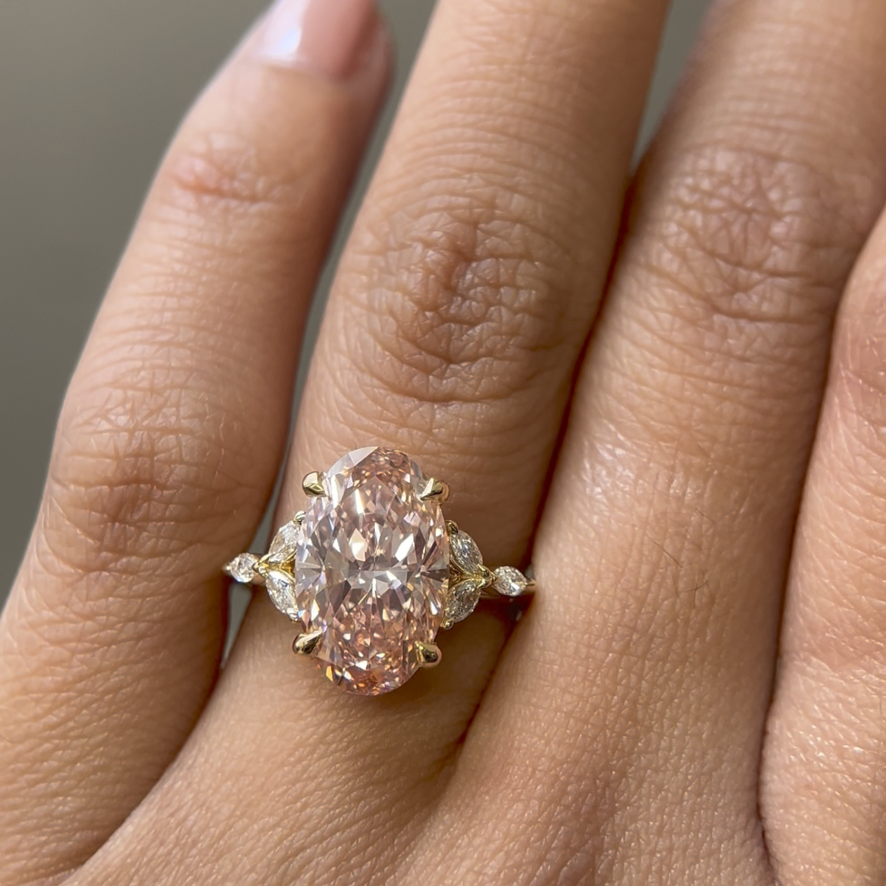 I want a fancy pink diamond that makes a room go quiet, and a ring I can't take my eyes off.