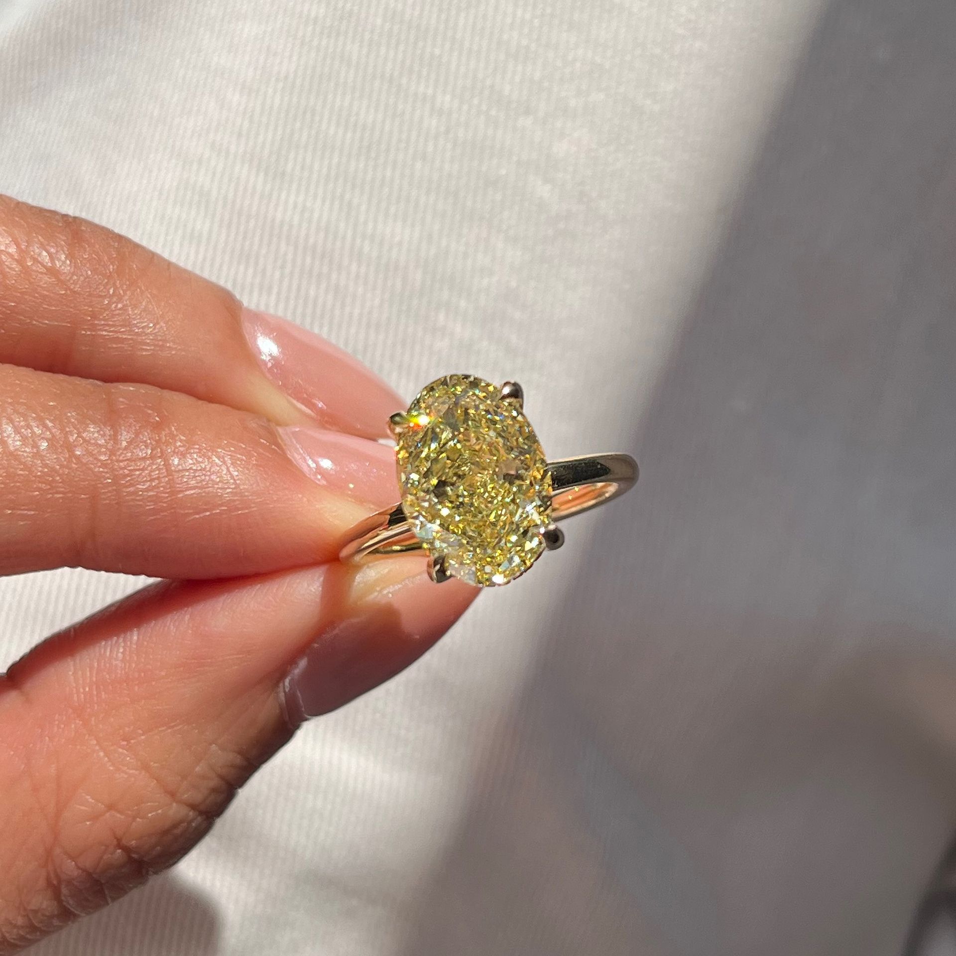 I want a fancy yellow diamond that looks like sunlight, in gold that perfectly compliments it.