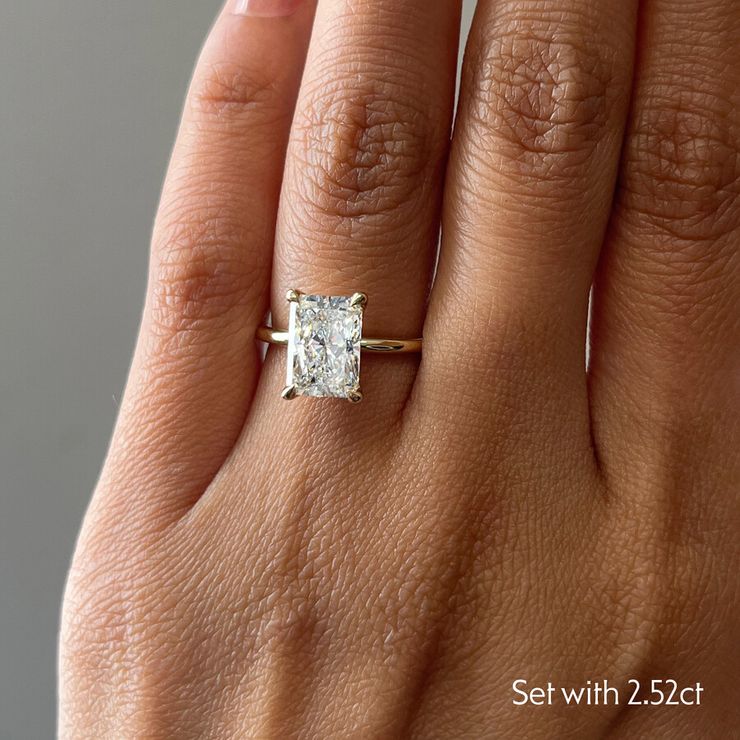 Taylor & Hart Demure Radiant Engagement Ring 2