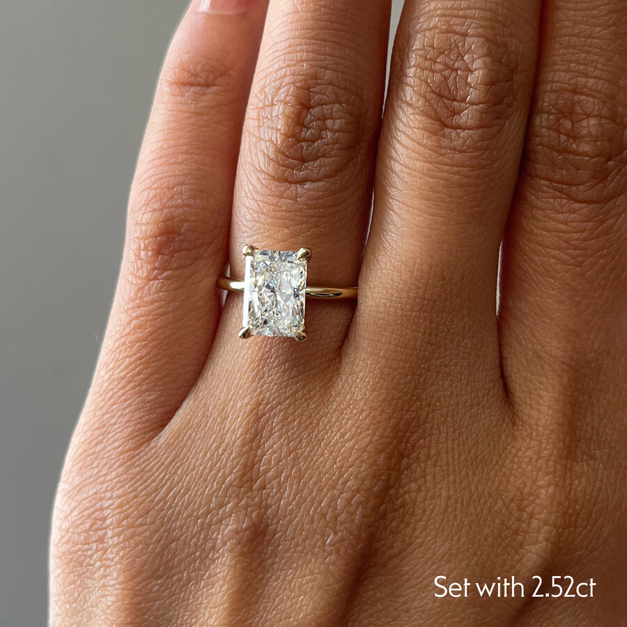 Taylor & Hart Demure Radiant Engagement Ring 2