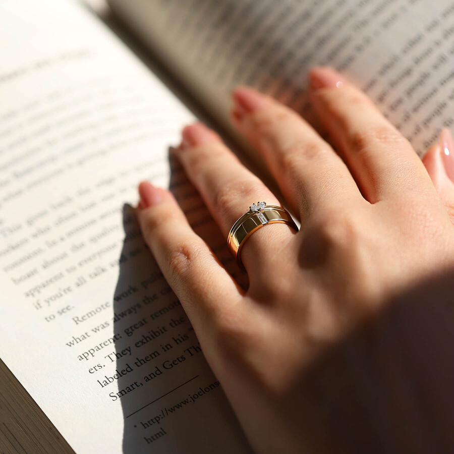 Bayberry • 18ct Yellow Gold Plain Wedding Ring • Taylor Hart