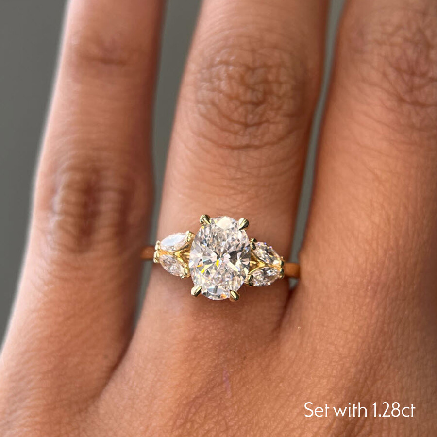 Taylor & Hart Thia Oval Engagement Ring 1